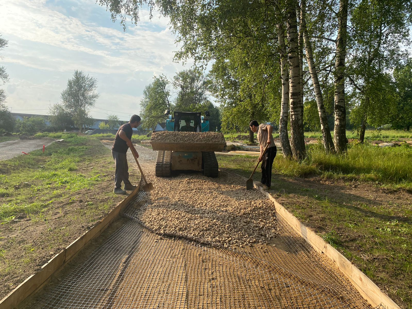 В Красноармейске продолжается благоустройство общественной территории «Банный лес» в рамках комплексного проекта по улучшению городской среды — фото 5