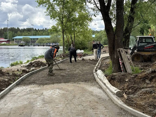 Городские пространства меняются: благоустройство у пруда «Москвич» и в микрорайоне Депо в городском округе Лобня — фото 2